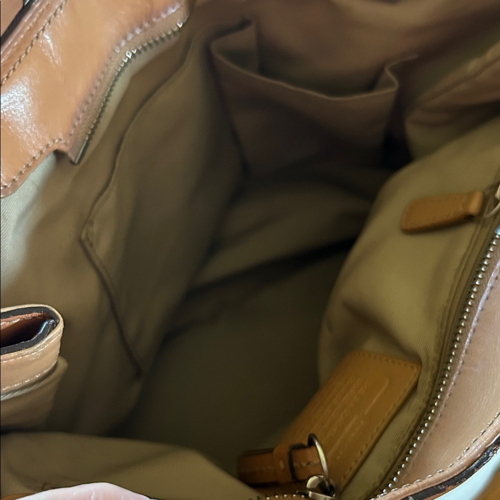 Coach Tan and Cream Leather Handbag - Picture 4 of 5